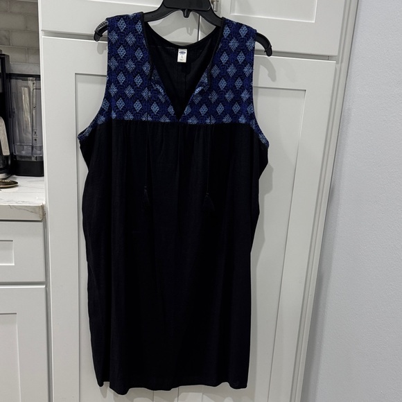 Old Navy Dresses & Skirts - Old Navy Black Embroidery Dress